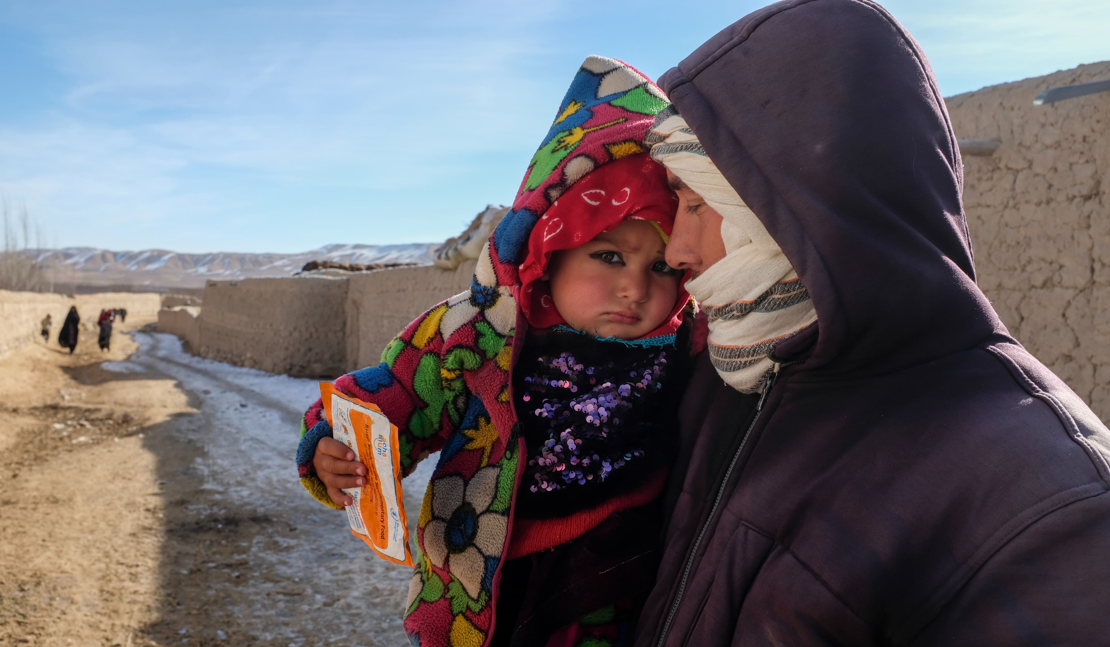 Barn i pappas famn - Afghanistan 2022