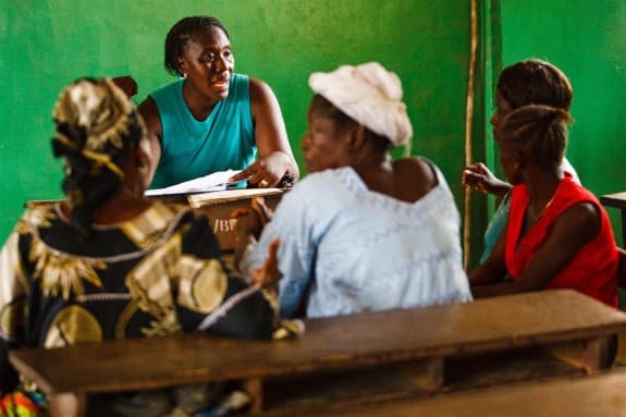 Möte-med-Pendembu-Mothers-club-Kailahun-Sierra-Leone-575x383.jpg