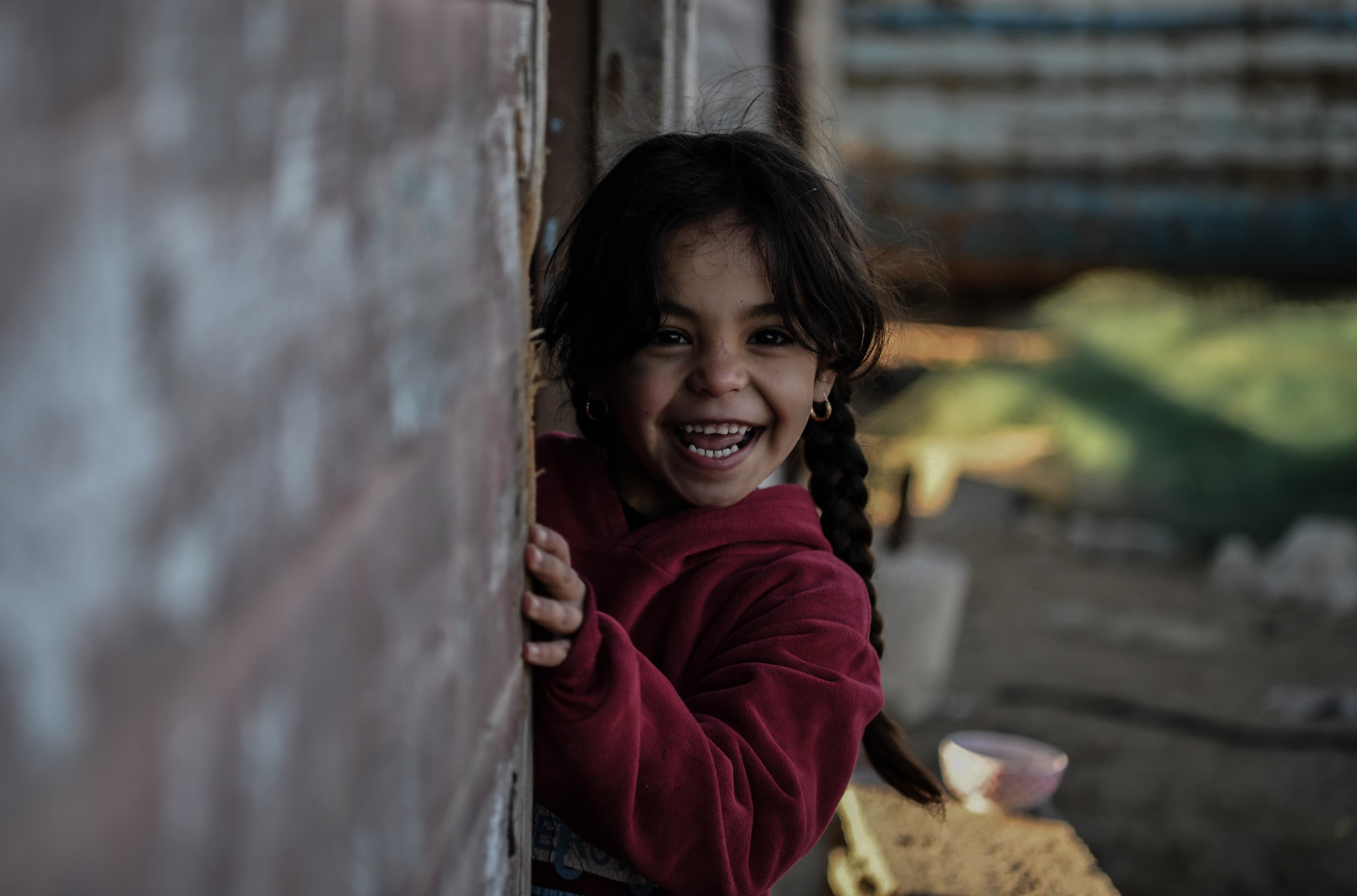 Flicka ler - gaza 2024 - cropped mobile
