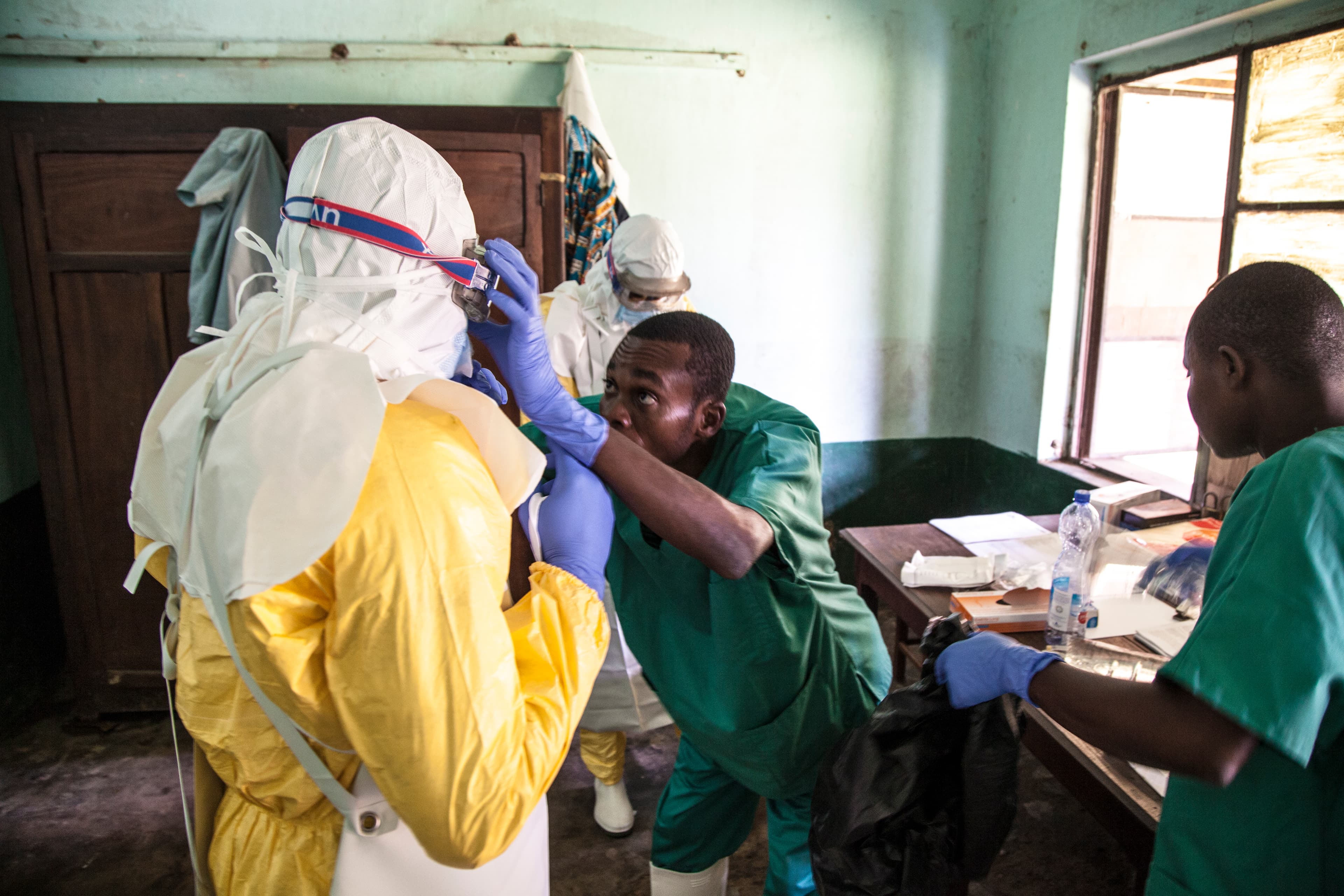 Ebola-health-workers-get-ready-to-attend-to-suspected-Ebola-patients-DRC.jpg